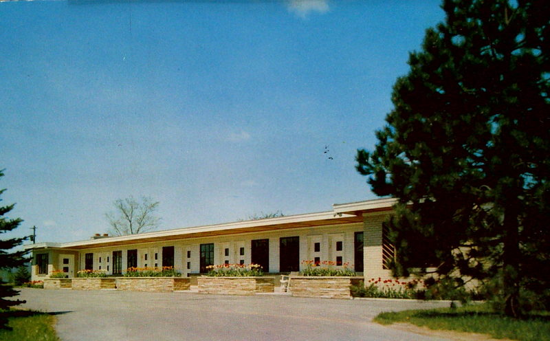 Big Bear Lodge (Burks Motel, Van-D Motel) - Old Postcard (newer photo)
